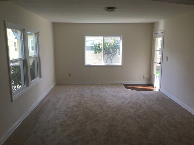 property at 1008 E 2nd St