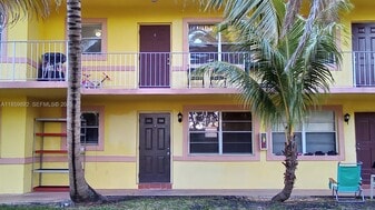 1826 Cleveland St in Hollywood, FL - Building Photo