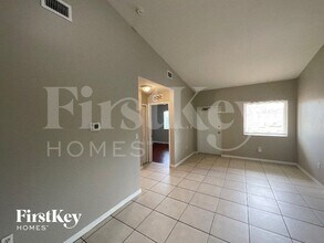 925 NE 34th Ave in Homestead, FL - Foto de edificio - Building Photo