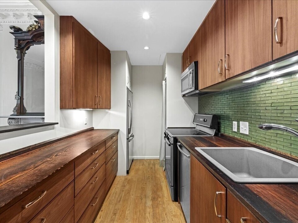 27 Worcester Sq, Unit 3 in Boston, MA - Building Photo