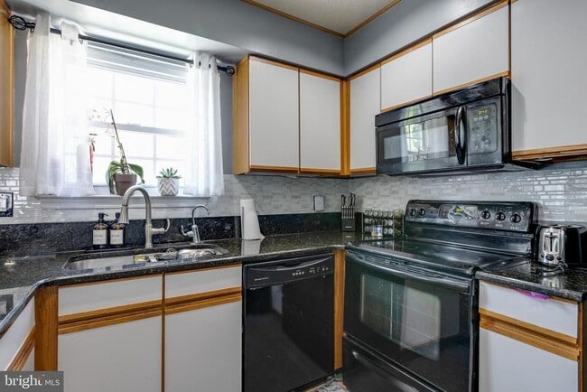 8329 Founders Woods Way in Fort Washington, MD - Building Photo - Building Photo