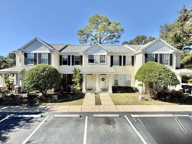 13706 Forest Lake Dr in Largo, FL - Building Photo - Building Photo