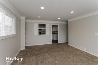 21 Thrush St in Carpentersville, IL - Foto de edificio - Building Photo