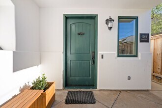 426.5 Narcissus Ave in Newport Beach, CA - Building Photo - Building Photo