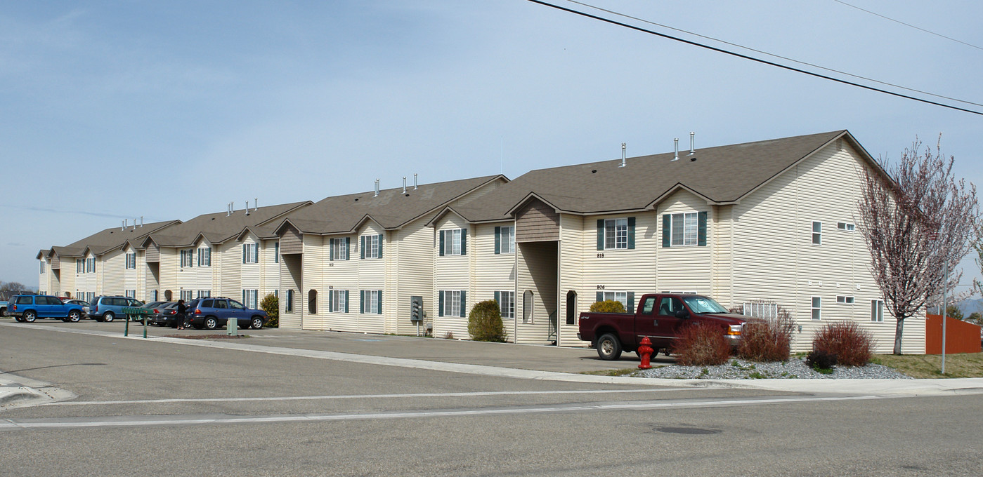 805 White Barn in Kuna, ID - Building Photo