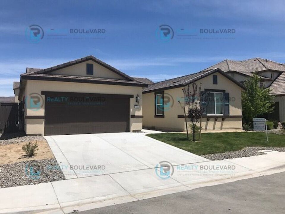 7166 Coldwater St in Sparks, NV - Building Photo