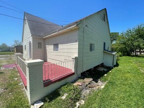 2217 W Rev Dr Ransom Howard St in Port Arthur, TX - Building Photo - Building Photo
