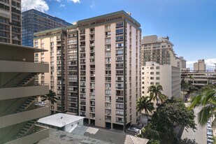 The Palms in Honolulu, HI - Building Photo