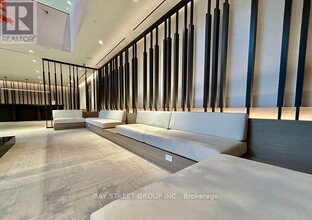 4015 The Exchange in Mississauga, ON - Building Photo - Building Photo