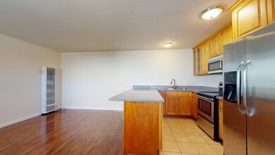 590 Ralston Ave, Unit 2 in Belmont, CA - Foto de edificio - Building Photo