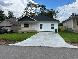 2215 Perry St in Little Rock, AR - Building Photo