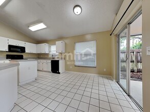 2315 Kenwick Dr in Valrico, FL - Building Photo - Building Photo