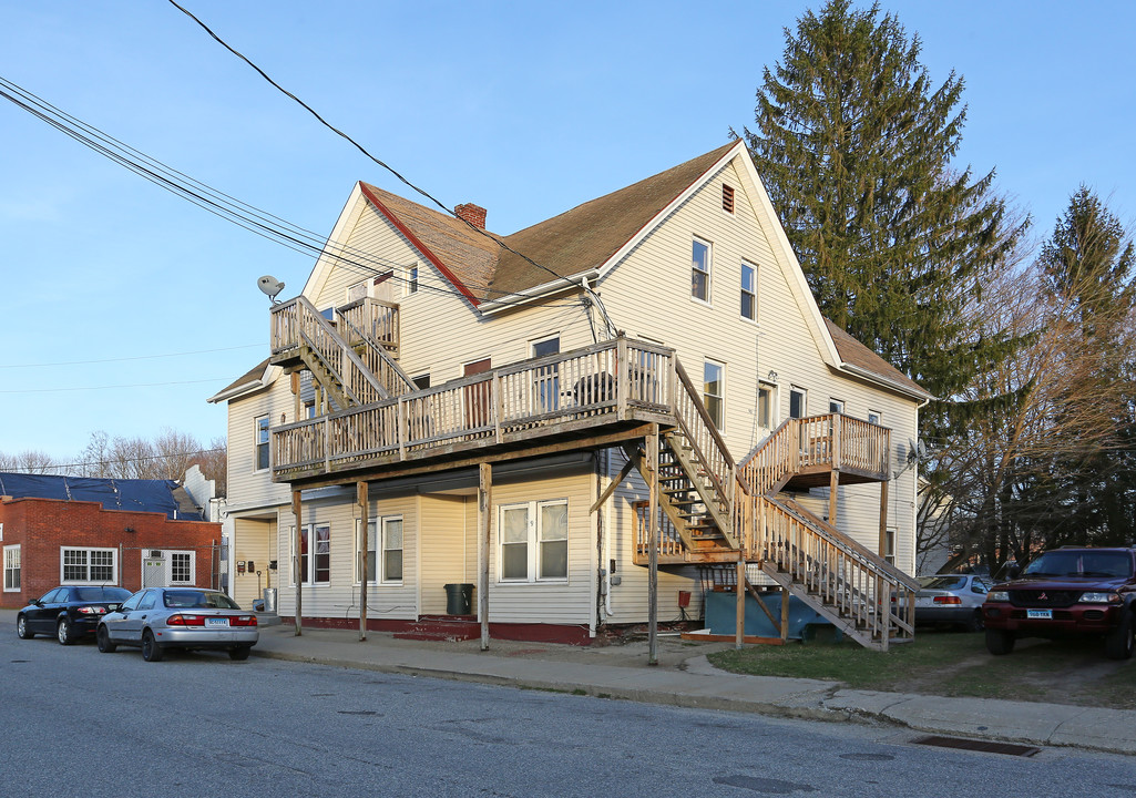 9 Mathewson St in Jewett City, CT - Building Photo