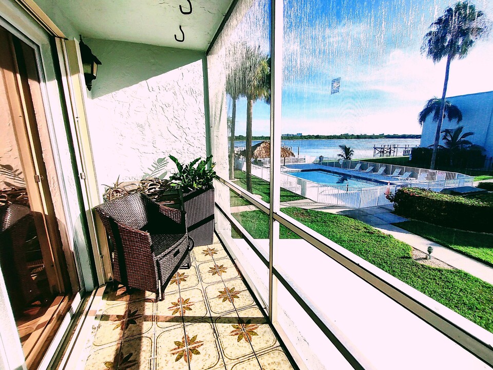 1300 Seaway Dr in Fort Pierce, FL - Building Photo
