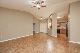 Stonewater Place in Jackson, TN - Building Photo