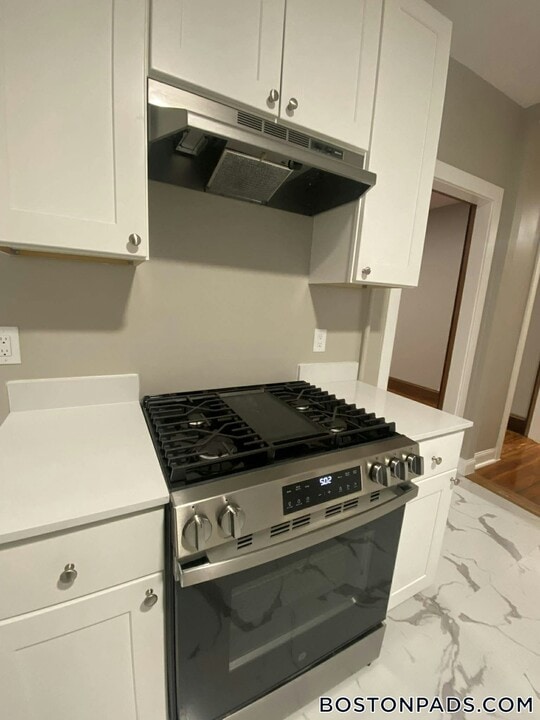 1238 Blue Hill Ave, Unit 2 in Boston, MA - Foto de edificio