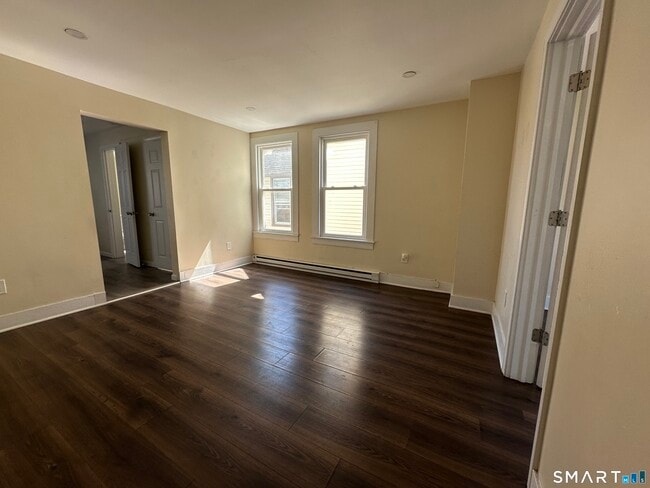 567 Howe Ave in Shelton, CT - Building Photo - Building Photo