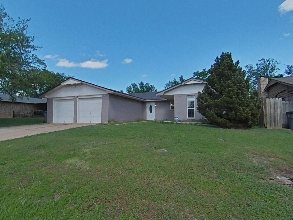 407 NW 74th St in Lawton, OK - Building Photo