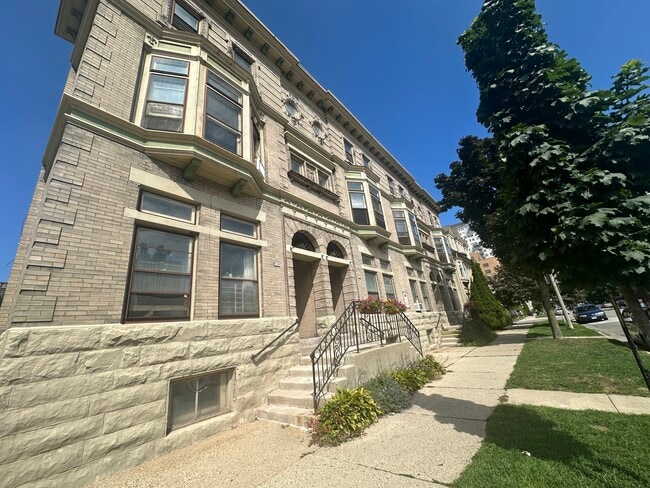 918-24 Knapp in Milwaukee, WI - Building Photo - Building Photo
