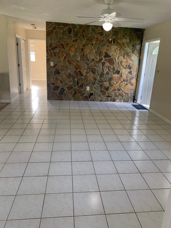 11851 SW 208th St in Miami, FL - Foto de edificio - Building Photo