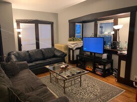 2929 N Maryland Ave in Milwaukee, WI - Building Photo