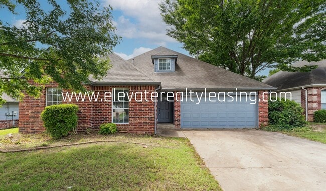 property at 1305 W Quincy St