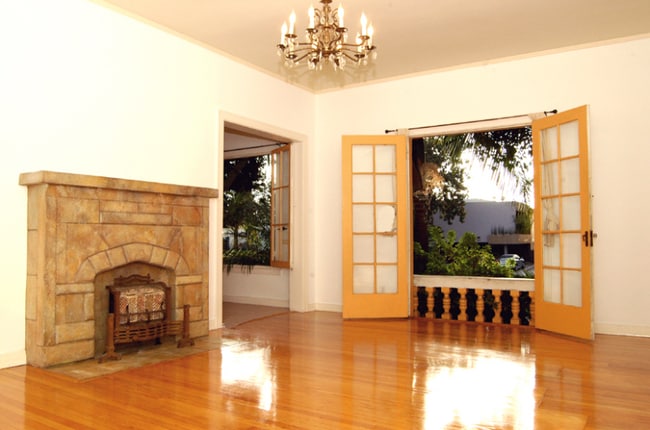 2028 Beachwood Dr in Los Angeles, CA - Foto de edificio - Building Photo