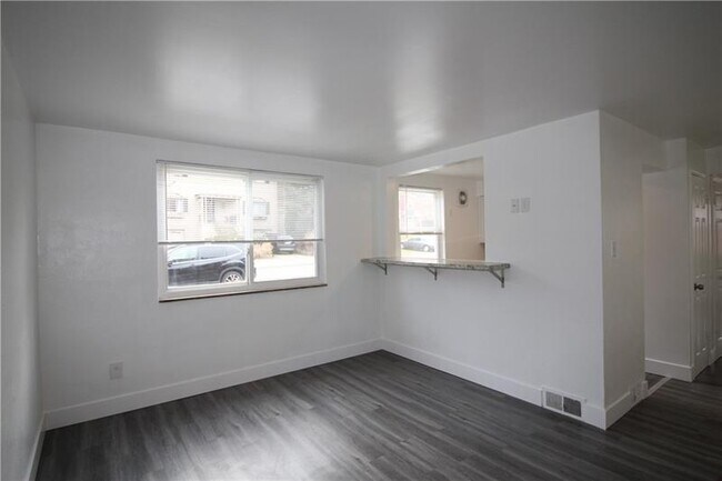 781 Cooke Dr in Pittsburgh, PA - Building Photo - Building Photo