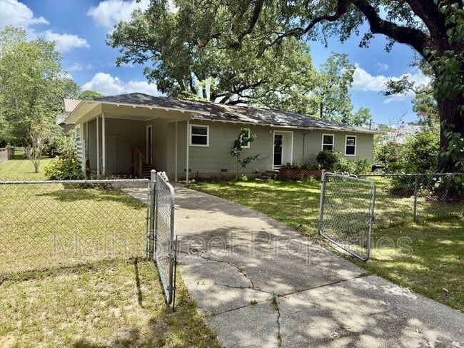property at 1400 E Mallory St