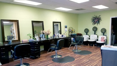 466 East St in Plainville, CT - Building Photo - Interior Photo