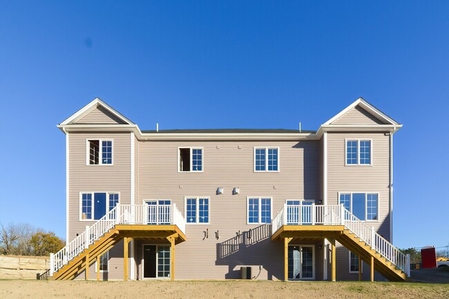 76 Pouts Ln in Uxbridge, MA - Building Photo - Building Photo