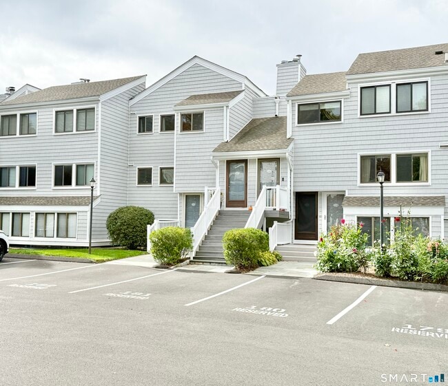 property at 129 Rowayton Woods Dr