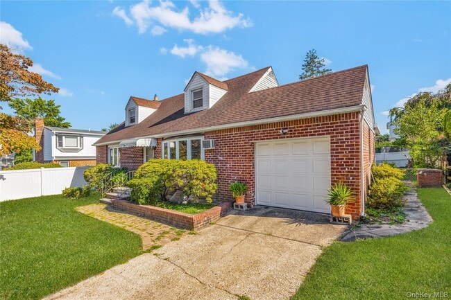 63 I U Willets Rd in Albertson, NY - Building Photo - Building Photo