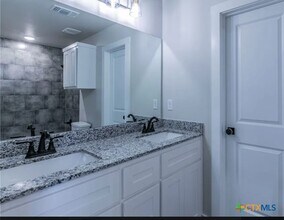 214 N Sparks St in Belton, TX - Building Photo - Building Photo