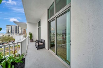 2100 Van Buren St in Hollywood, FL - Building Photo - Building Photo