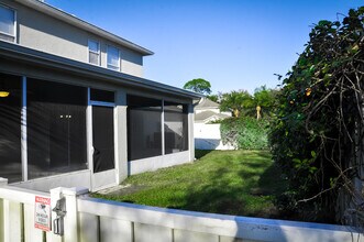 5855 Orangewood Ln in Vero Beach, FL - Foto de edificio - Building Photo