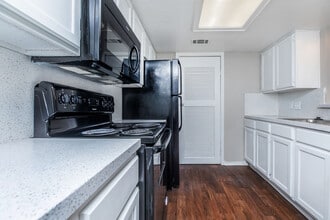 Plano Park Townhomes in Plano, TX - Foto de edificio - Building Photo