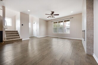 901 Times Square Dr in Aurora, IL - Building Photo - Building Photo