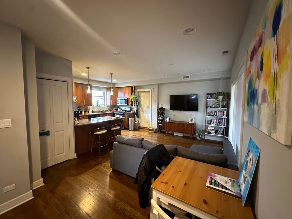 4228 N Whipple St, Unit 1S in Chicago, IL - Foto de edificio