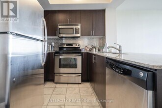520 Steeles Ave W in Vaughan, ON - Building Photo - Building Photo