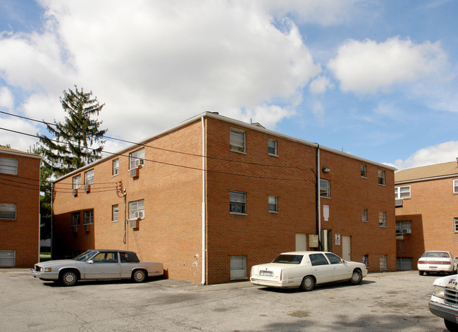 3676 Cleveland Ave in Columbus, OH - Building Photo - Building Photo