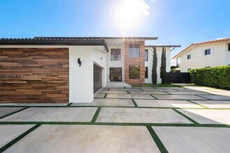 1942 NE 119th Rd in North Miami, FL - Building Photo - Building Photo