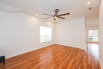 215 Oriole Ln in Laredo, TX - Building Photo - Building Photo