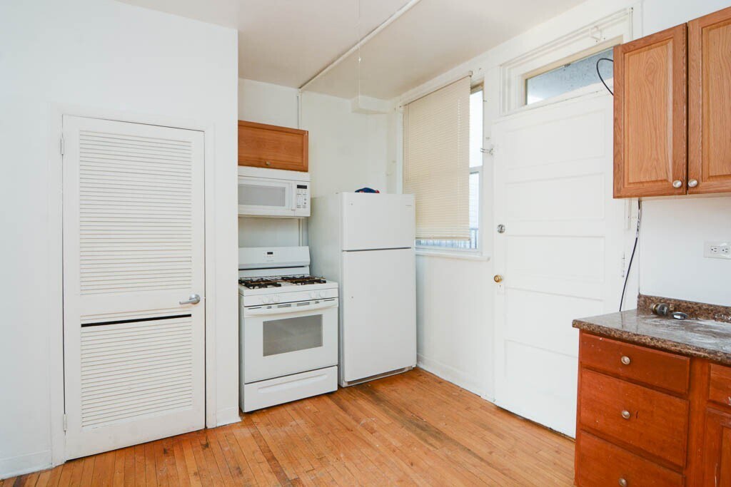 4001 W Montrose Ave in Chicago, IL - Building Photo