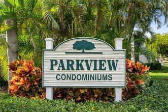 1210 SE Parkview Pl in Stuart, FL - Foto de edificio - Building Photo