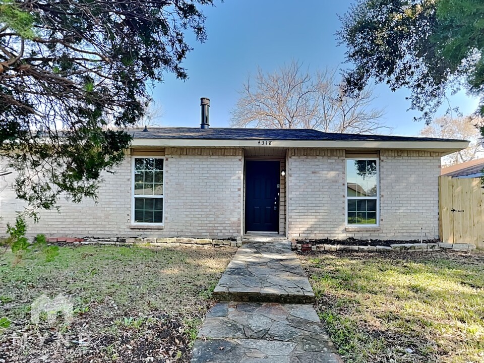 4318 Mayflower Dr in Garland, TX - Building Photo