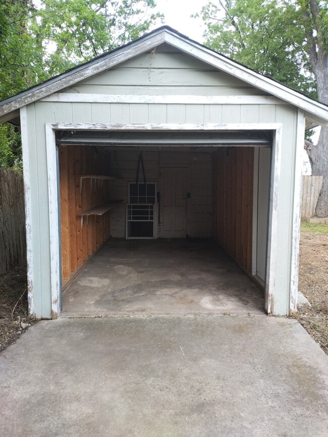 826 W Lynwood Ave in San Antonio, TX - Foto de edificio - Building Photo