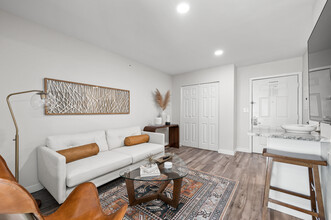 TRELLIS NORTH DALLAS Apartments in Dallas, TX - Building Photo - Interior Photo