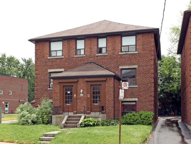 879 Millwood Rd in Toronto, ON - Building Photo - Primary Photo