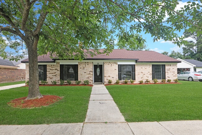 811 N Lake Verret Ct